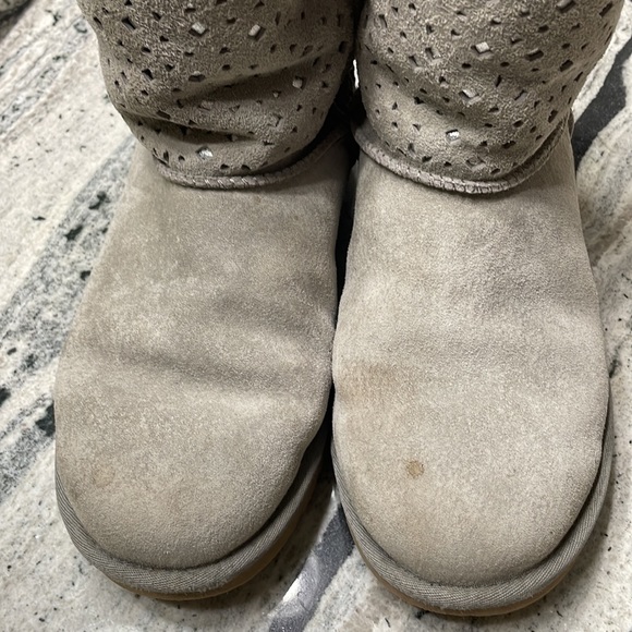 *RARE* UGG Cutout Short Boots - Picture 5 of 15